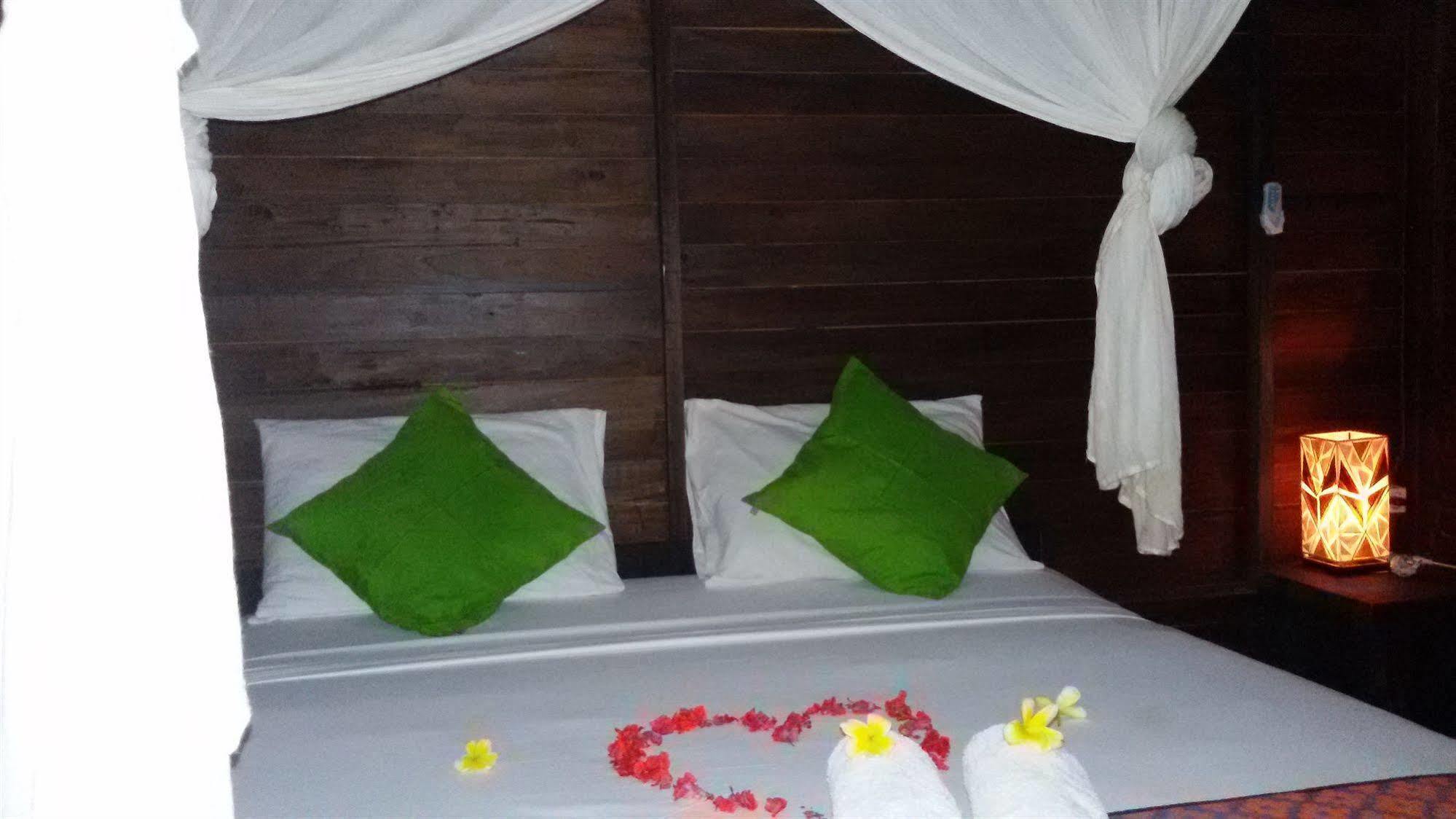 Mosaix Gili Bungalows Gili Trawangan Exterior foto
